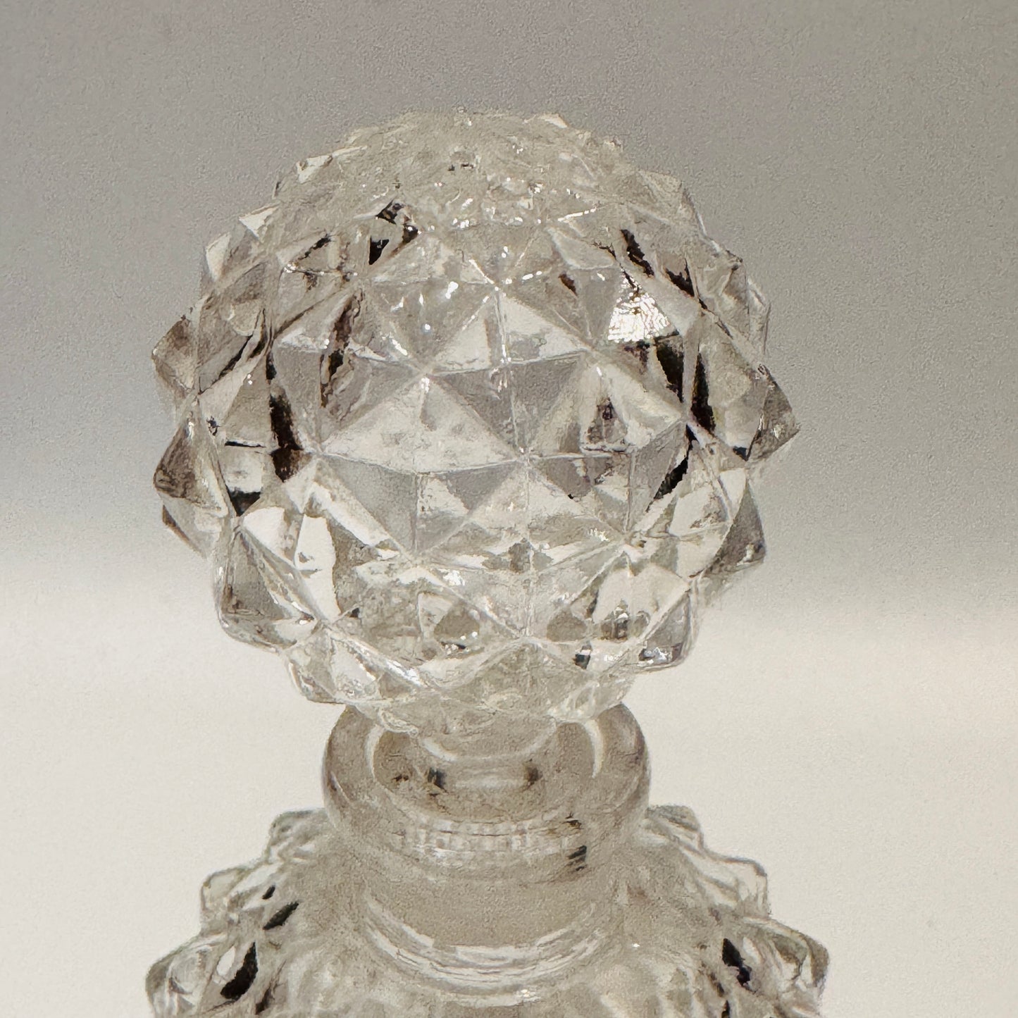 Clear Cut Glass Diamond Perfume Bottle with Stopper