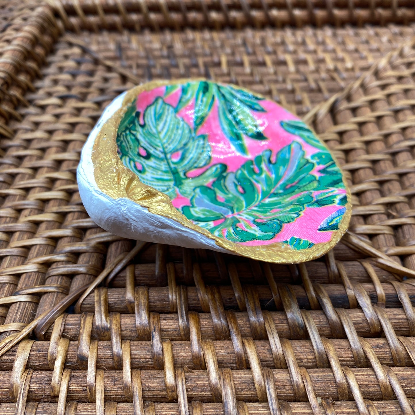 Medium Clam Shell Gilded Decoupage, Trinket Dish, Jewelry Tray, Gift, Ornament, Event Favor
