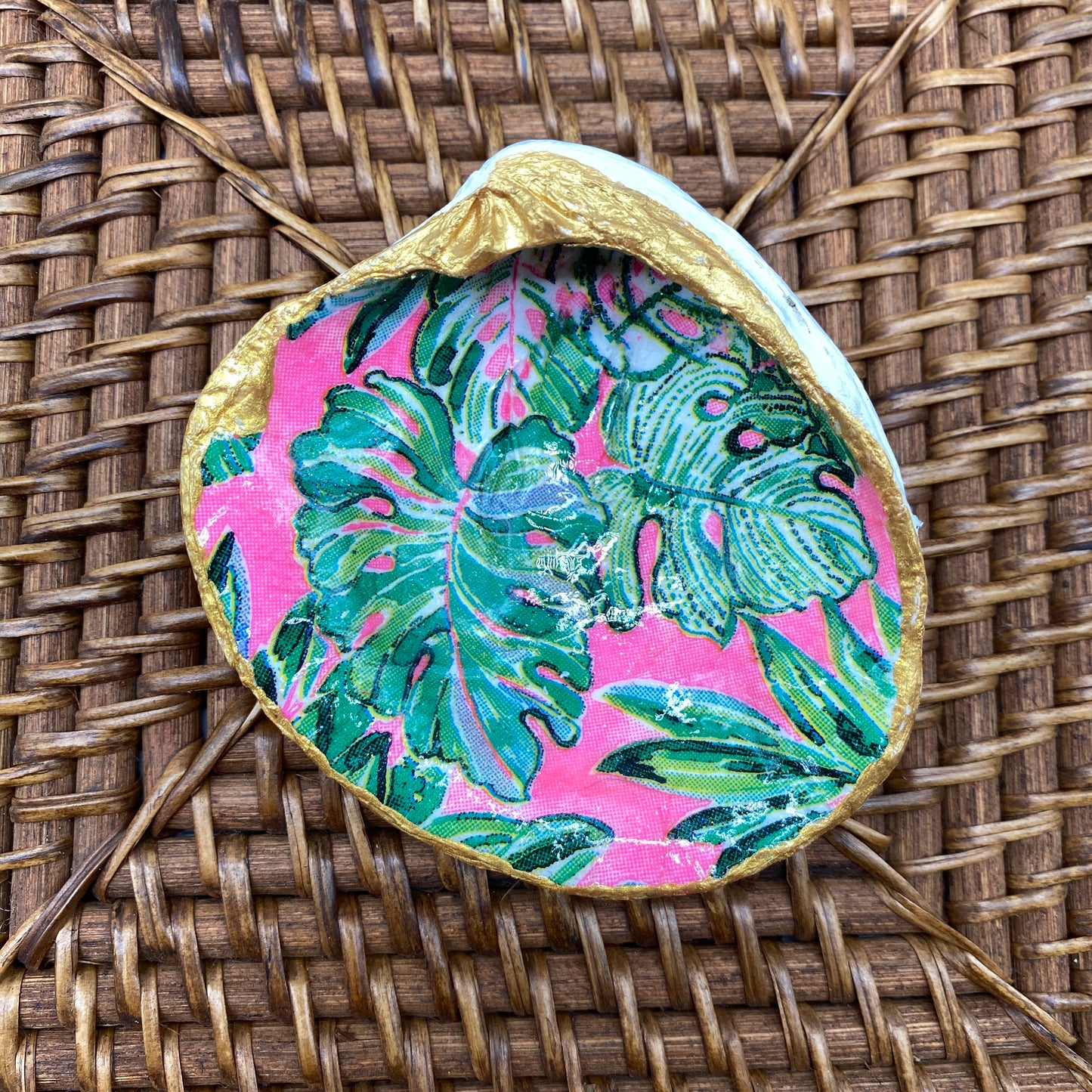 Medium Clam Shell Gilded Decoupage, Trinket Dish, Jewelry Tray, Gift, Ornament, Event Favor